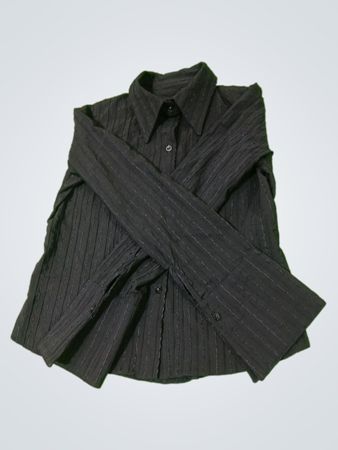 Schwarzes gestreiftes Hemd mit Knopfleiste