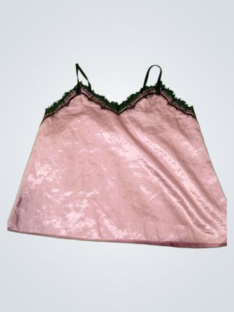 Rosa Camisole mit schwarzer Spitzenverzierung