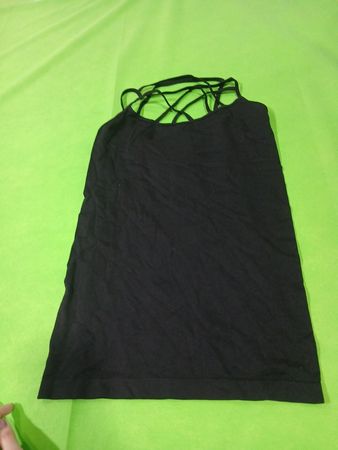Schwarzes Tanktop mit Riemchenrücken