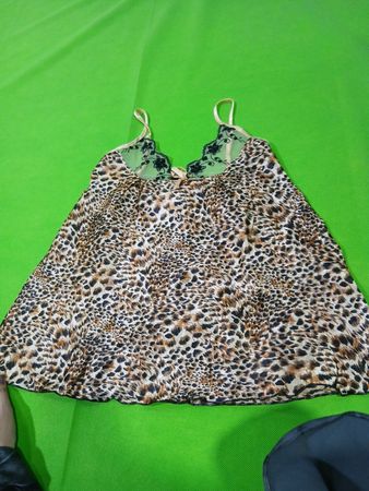 Leoprint-Spaghettiträgerkleid mit Spitzenbesatz