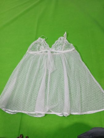 Weißes transparentes Babydoll mit Polka-Dots