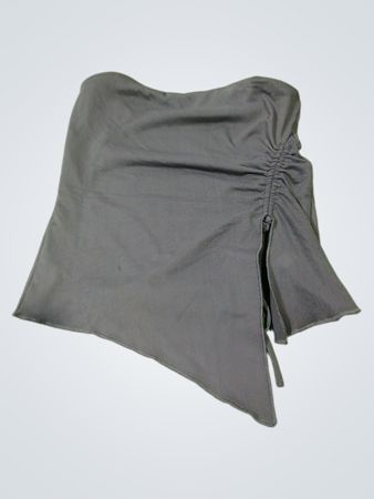 Graues gerafftes trägerloses Top mit asymmetrischem Saum
