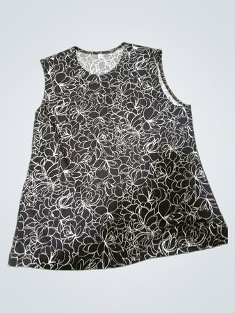 Blusa sem mangas com estampa floral e etiqueta tamanho M