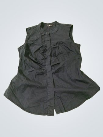 VENUS Sleeveless Ruched Button-Up Shirt