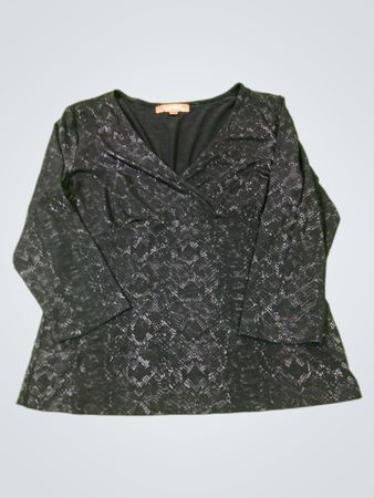 Ellen Tracy Black Snake Print Top con scollo a V