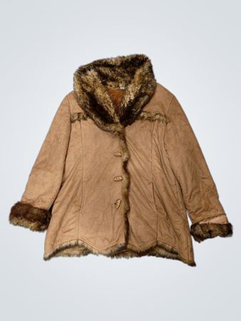 Veste en faux cuir brun avec garniture en fausse fourrure