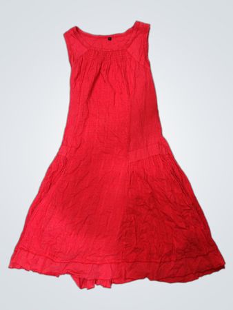 Rotes ärmelloses Kleid