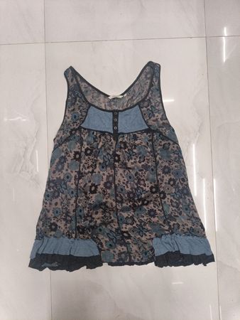 Alexo Ärmelloses Oberteil mit Blumenmuster und blauen Akzenten