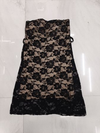 Schwarzes Spitzenloses Kleid