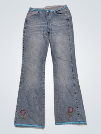 Kookai Light Wash Flare Jeans mit gestickten Blumen