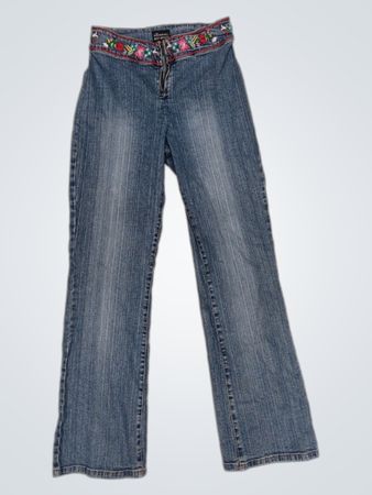 No Boundaries Stretch Bestickte Schlagjeans