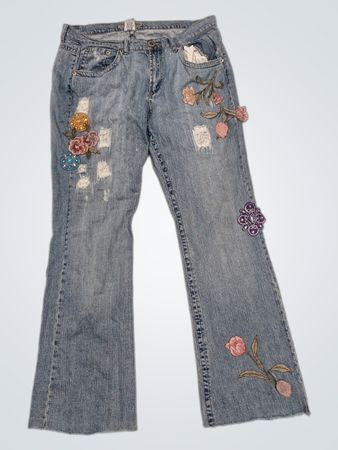 Z. Cavaricci Damen Glockenjeans mit floralen Applikationen und Used-Look