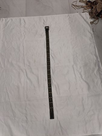 Gürtel mit doppelter Schnalle und Nieten