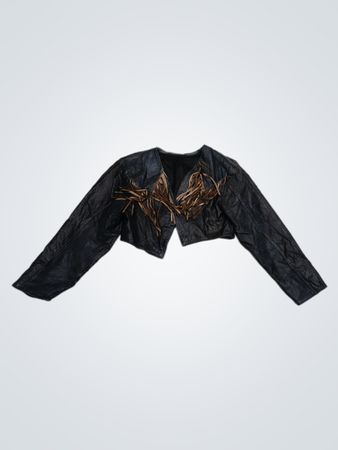 Chaqueta corta negra con flecos