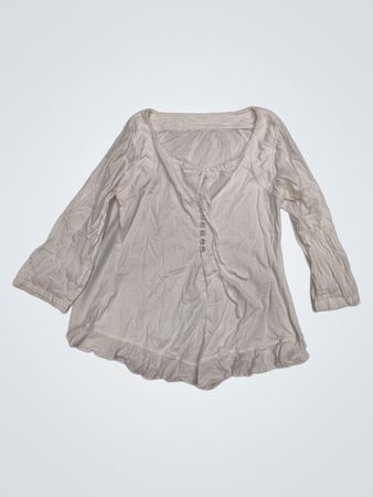 Weiße Bluse mit Rüschenbesatz