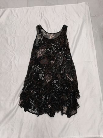 Ärmelloses Kleid mit Blumenmuster und Rüschen