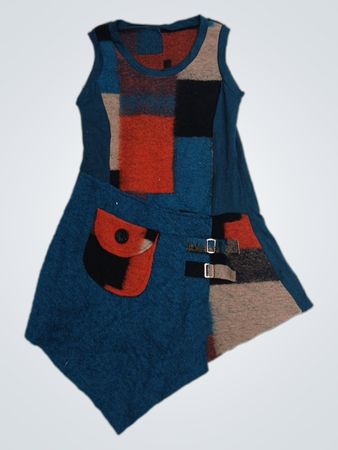 Ärmelloses asymmetrisches Kleid mit Patchwork-Design