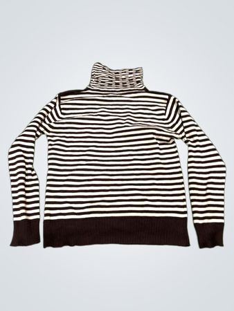 Gestreifter Rollkragenpullover mit "Fashion" Text
