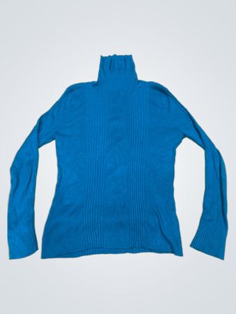 Blauer gerippter Rollkragenpullover