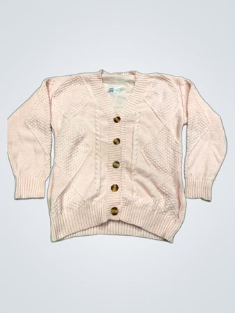 Rosa Knopf-Cardigan mit Kabelstrickdetails