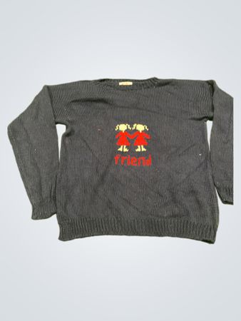 MJK KNITS blauer Pullover mit "Friend"-Grafik
