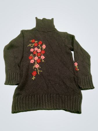 Schwarzer Rollkragenpullover mit floralem Stickdesign