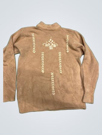 Brauner Pullover mit besticktem Detail