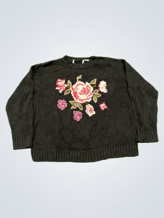 Schwarzer Pullover mit floralem Stickerei
