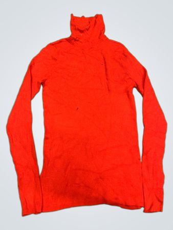 Oranger gerippter Rollkragenpullover