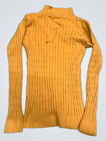Senfgelber Kabelstrickpullover