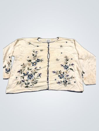 Carly St. Claire Creme Floral bestickter Knopf-Cardigan
