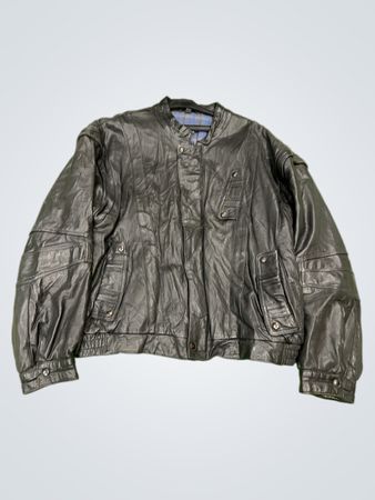 Schwarze Lederjacke