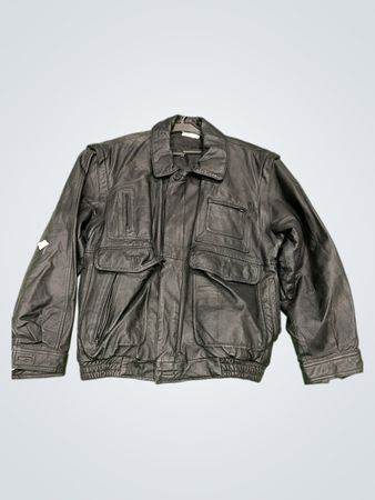 Schwarze Lederjacke