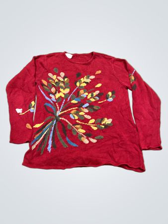 Roter Pullover mit floralem Stickerei