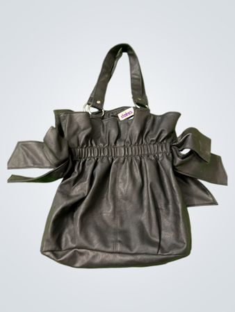 Schwarze Kunstleder Tote Bag mit gerafften Details und Schleifenakzenten