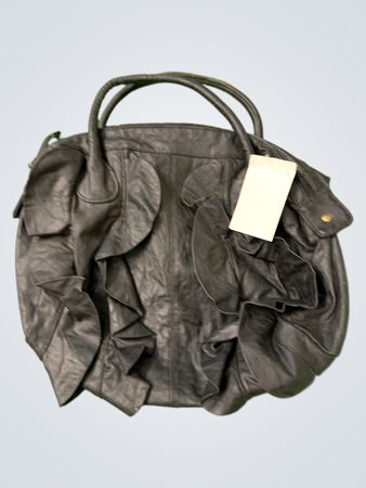 Daisy Fuentes schwarze Lederhandtasche