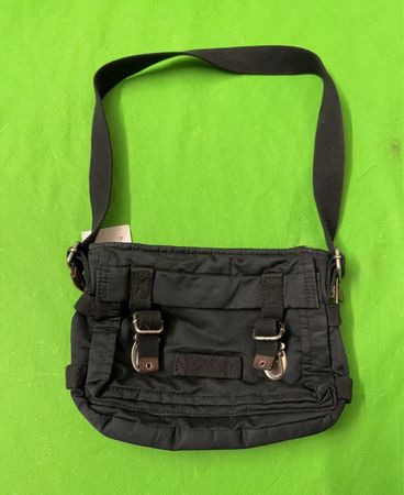 American Eagle Outfitters Schwarze Umhängetasche