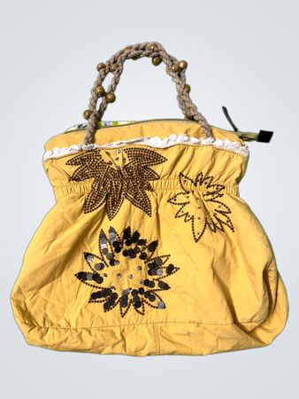 Gelbe Perlenhandtasche mit floraler Stickerei