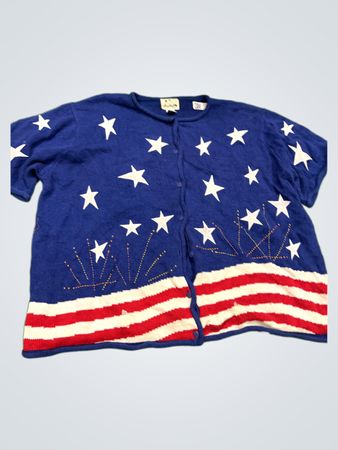 „Der Quaker Factory Blue Star and Stripes Cardigan“