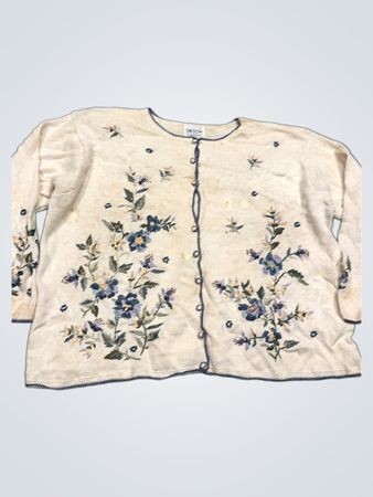 Carly St. Claire Damen Blumenbestickter Cardigan