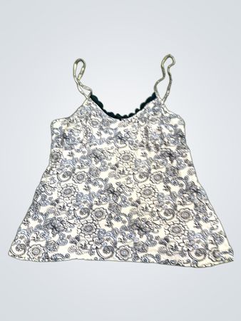 Weißes Trägershirt mit blauem Paisleymuster und Spitzenbesatz