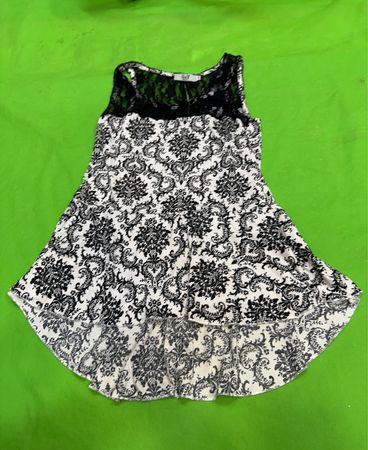 Schwarz-weißer Damastdruck mit Spitzenbesatz Tanktop