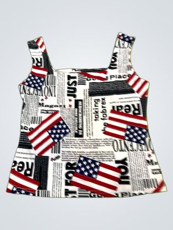Tanktop mit Zeitungs- und amerikanischer Flaggenmotiven