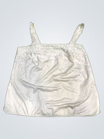 Weißes Top mit Spitzenbesatz