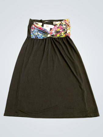Langärmliges, schwarzes Maxikleid ohne Träger von Miles Barcelona mit buntem gerafftem Oberteil