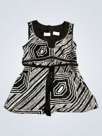 Schwarzes und weißes geometrisches Druck-Ärmelloses Top mit Gürtel