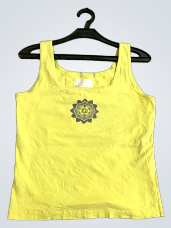 Gelbes Tanktop mit floralem Grafikdesign