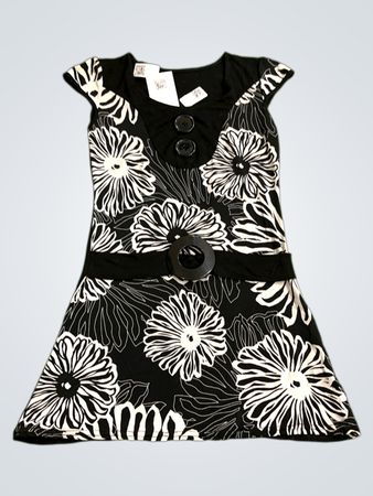 Schwarz-weißer Blumendruckkleid mit Gürtel