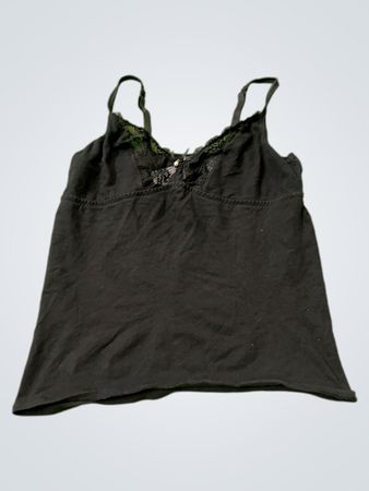 Schwarzes Top mit Spitzenbesatz