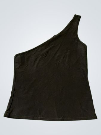 Schwarzes Tanktop mit einem Schulterträger